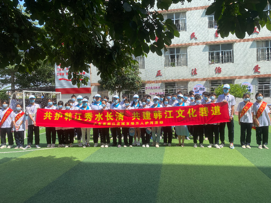 20210616--韩江“民间河长”蔡东松，蔡银洁在汕头市金英学校开展韩江流域百场万人护河活动宣传.jpg