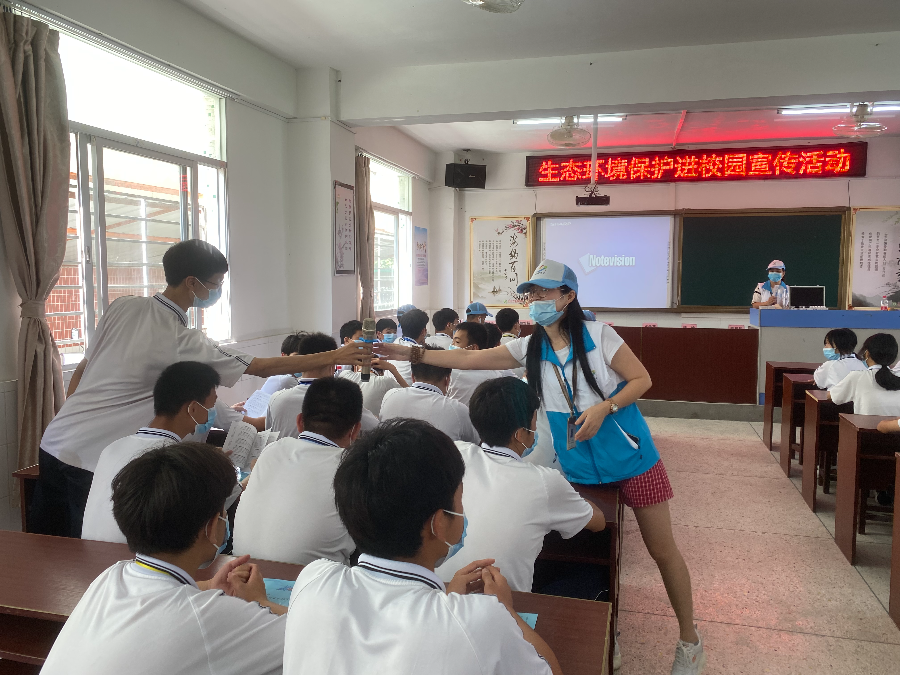 20210616--韩江“民间河长”蔡东松，蔡银洁在汕头市金英学校开展韩江流域百场万人护河活动宣传1.jpg