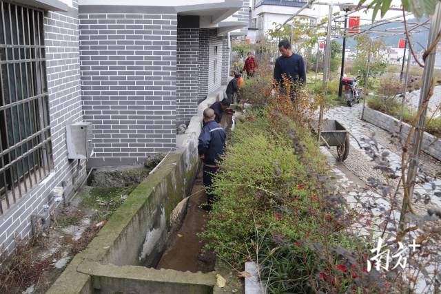 清远市高度重视“冬修水利”黄金时期水塘河道清淤工作，分类实施完成农村水塘、房前屋后小微水体、渔村港池、农田灌排沟渠以及城乡内河涌、河道的清淤工作。通讯员 供图